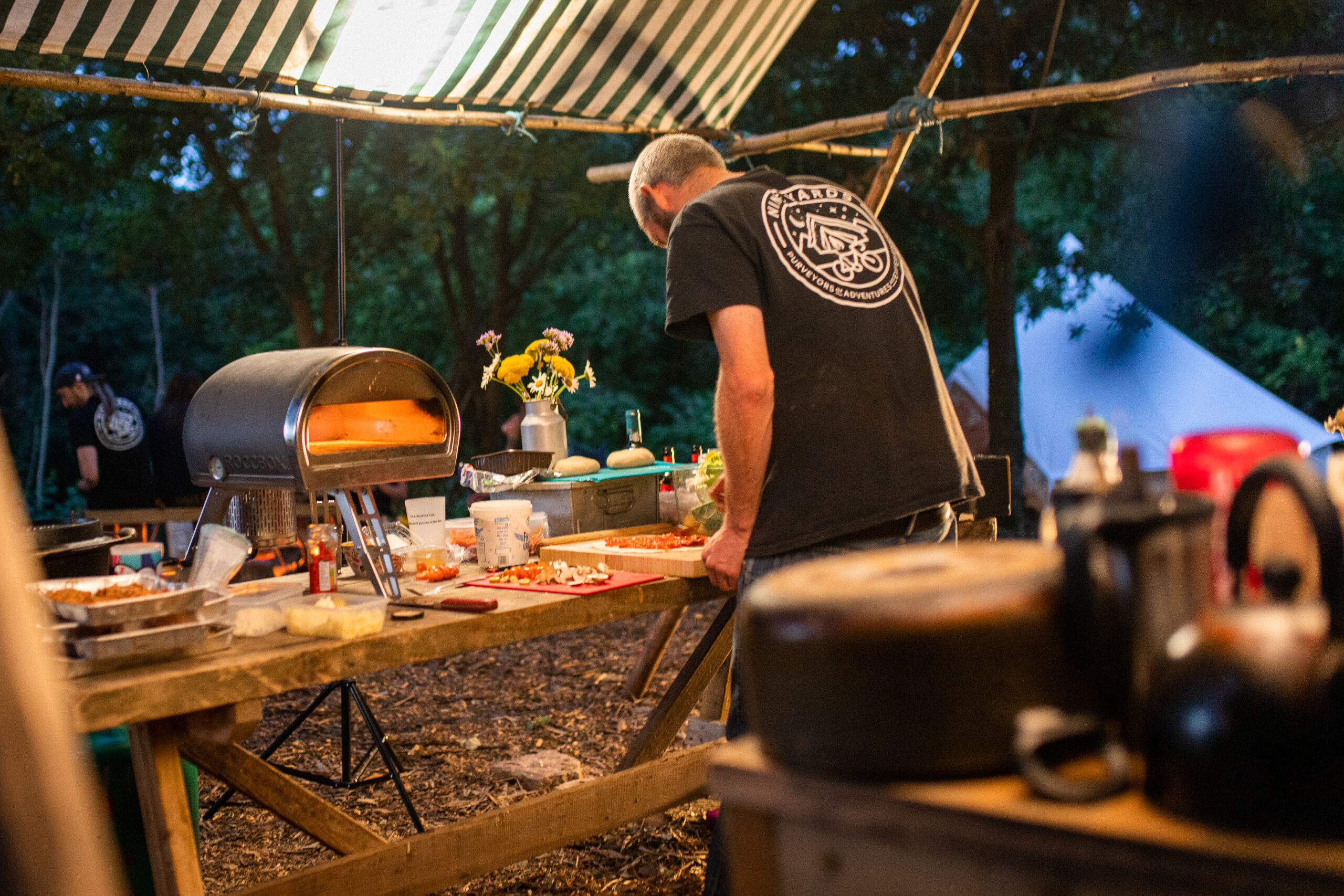 Al fresco glamping site cooking